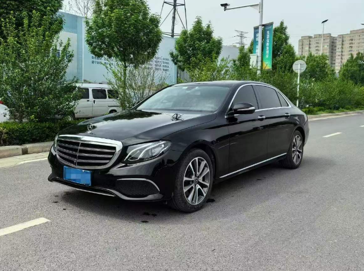 2019年奔驰E300L时尚